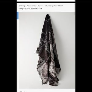 Aritzia Wilfred Blanket Scarf
